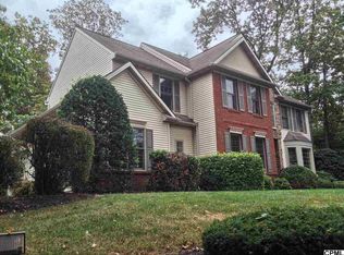 404 Sarah Woods Dr, Red Lion, PA 17356