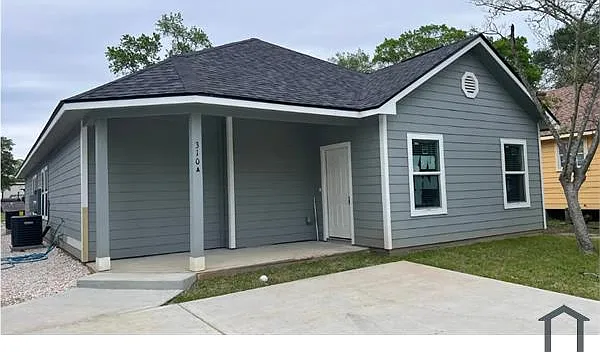 3 bed, 1358 sqft, $1,600 — Photo 2