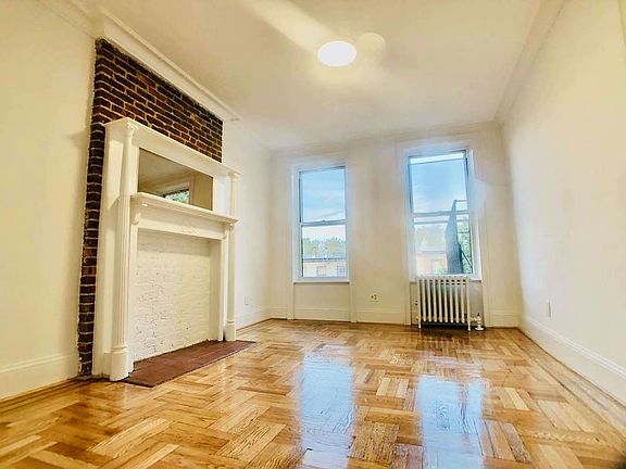 3rd image of 605 6th St APT 4