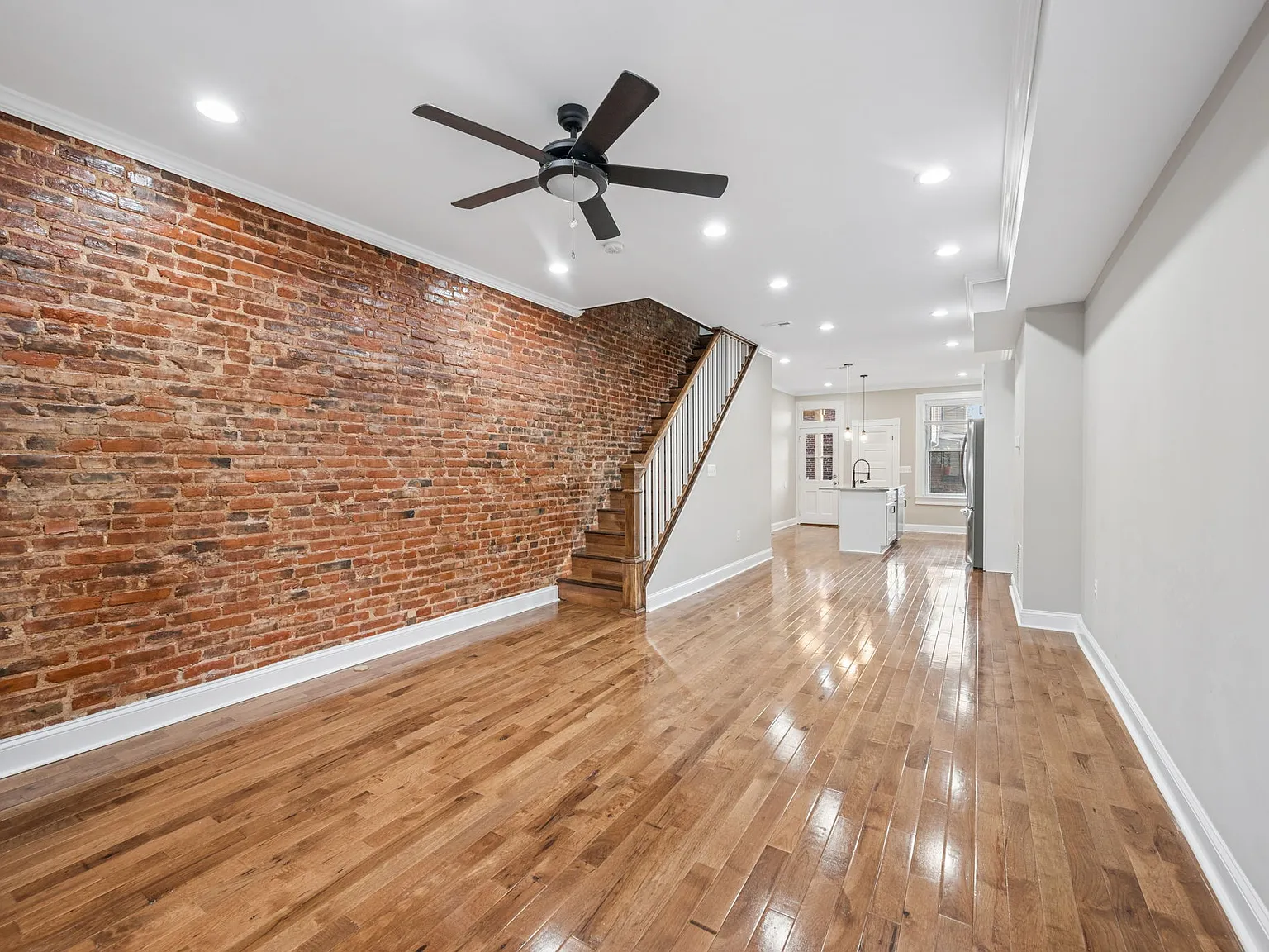 4 bed, 1970 sqft, $3,700 — Photo 3