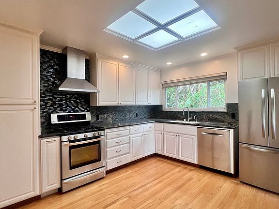 4th image of 1428 Macdonald St