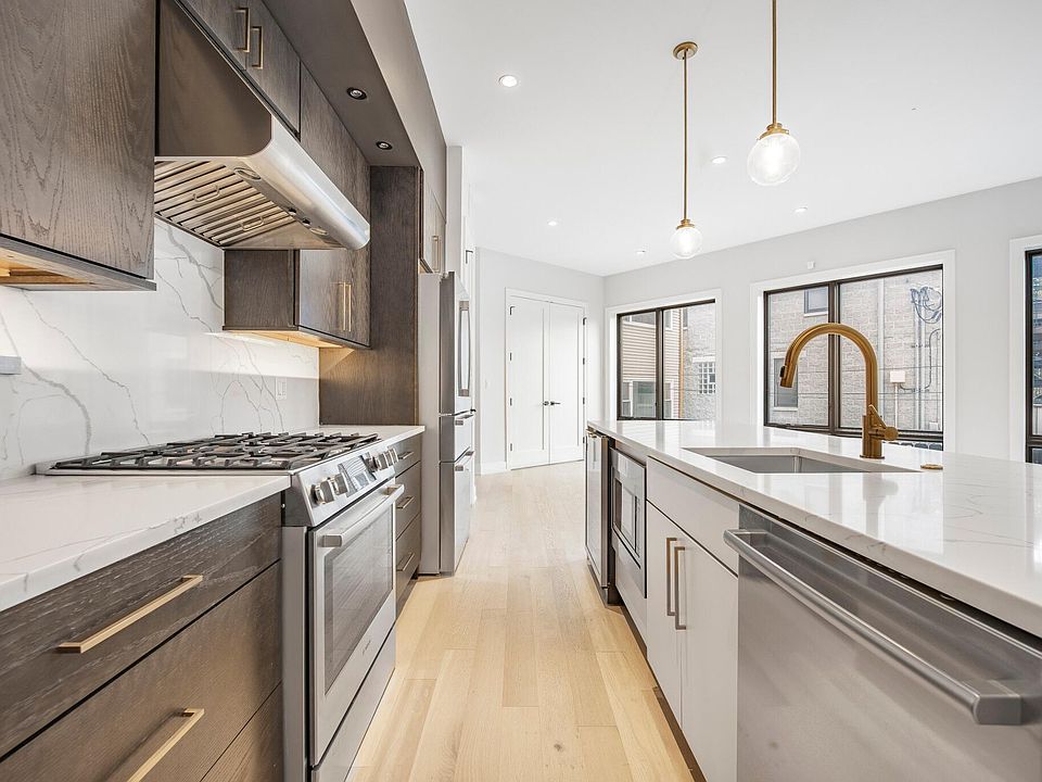 1st image of 2034 N Avondale Ave #2