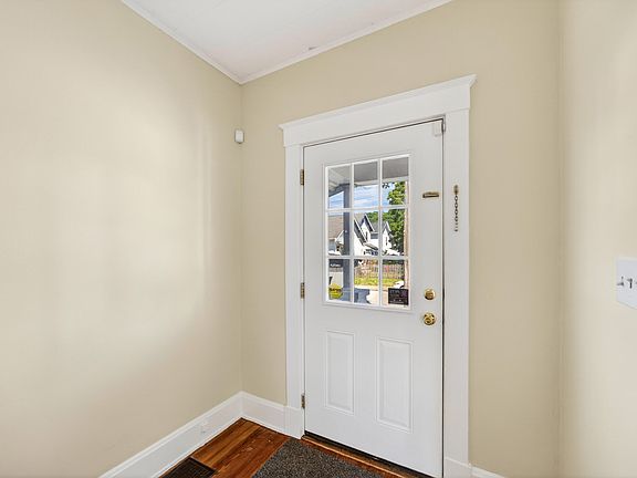 2nd image of 43 W 31st St