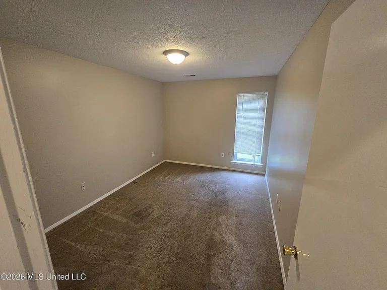 3560 Lakehurst Dr — Photo 8