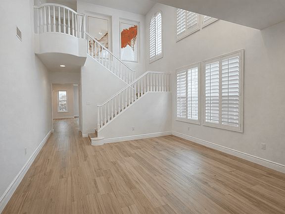 3rd image of 18 Larchwood