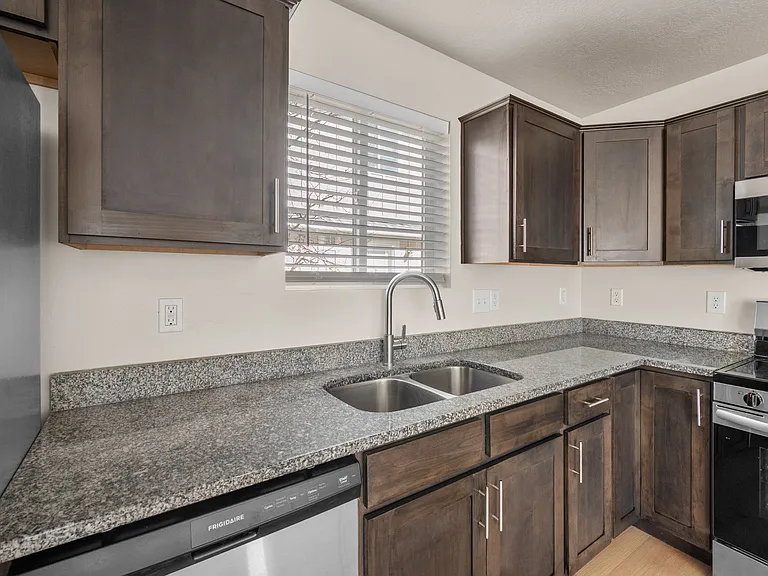 4411 S Garden Dr #D — Photo 8