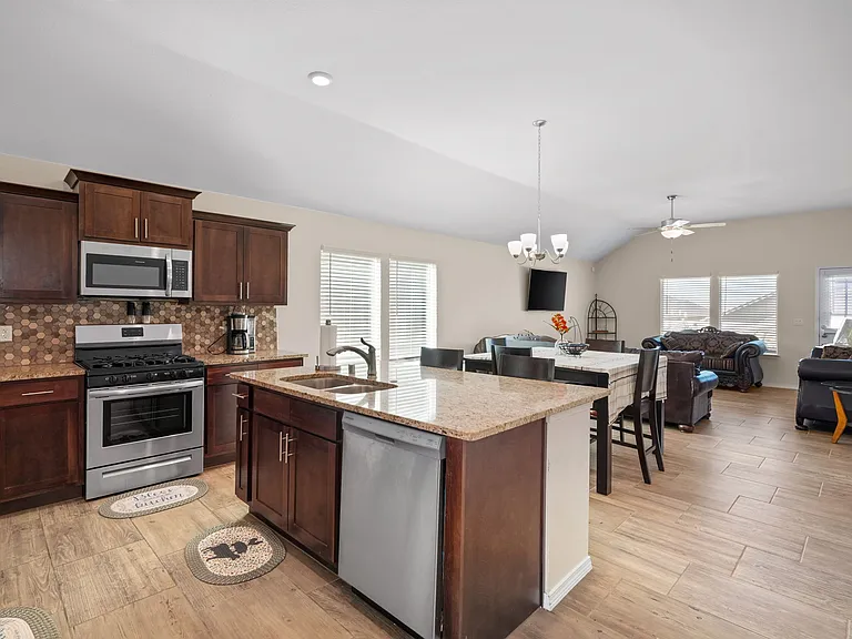 13833 Sky Harbor Ave — Photo 9