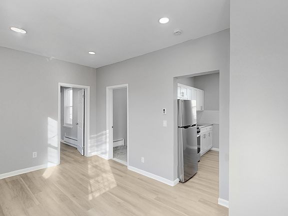 4th image of 972 McLean Ave