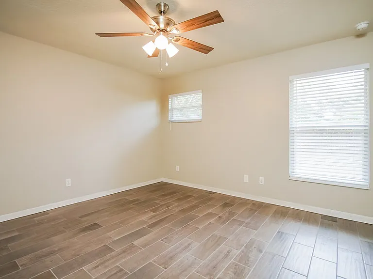 206 Howard Ct — Photo 8