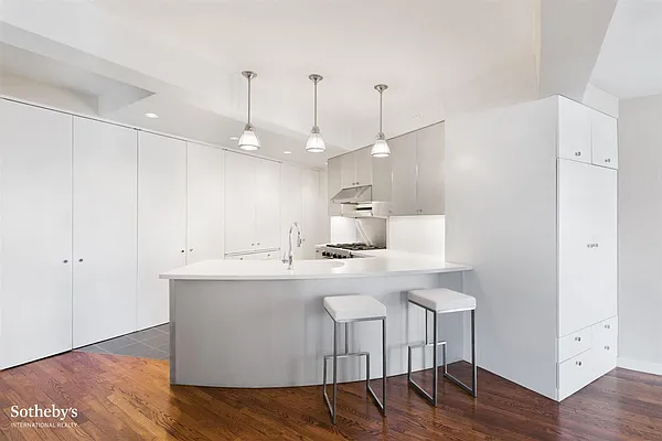 Sold by Sotheby's International Realty | media 13