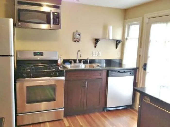 1 bed, 900 sqft, $1,650 — Photo 4