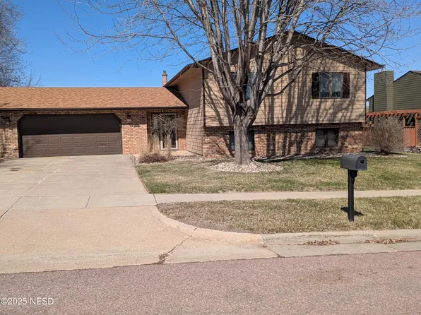 6200 W Oscar Howe Cir, Sioux Falls, SD 57106