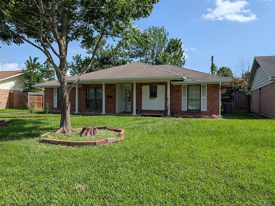 1st image of 13939 Roundstone Ln
