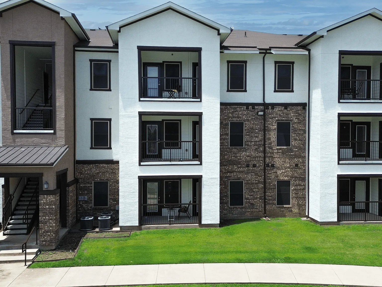 Creed Canyon Apartments — Photo 3