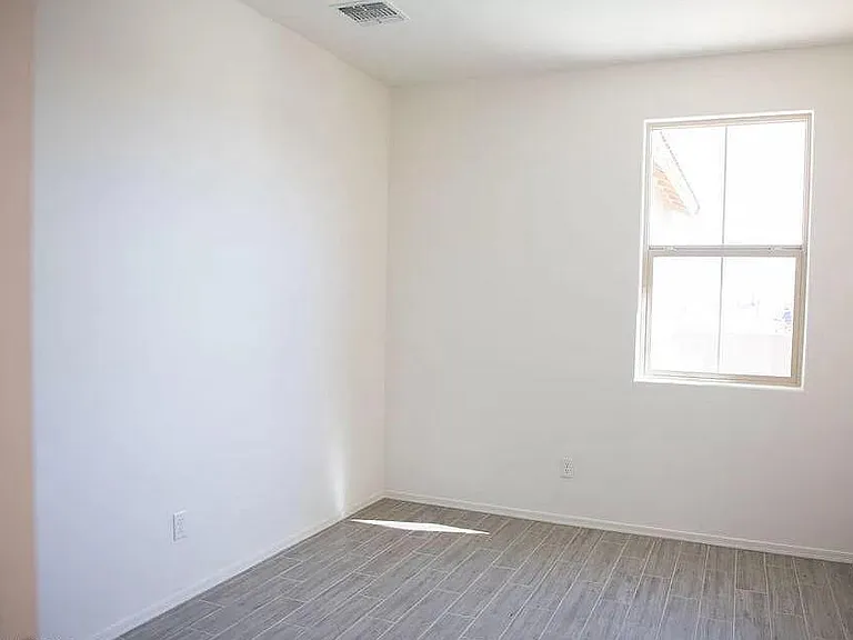 10671 W Harrigan Dr — Photo 7