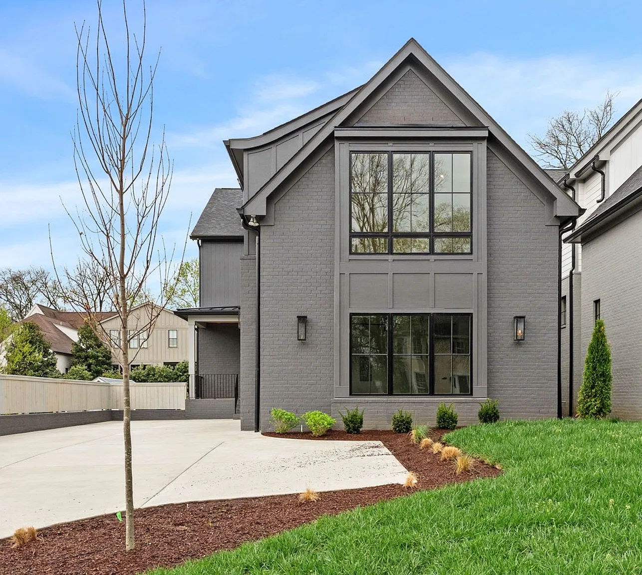 5 bed, 4.5 bath, 4690 sqft, $11,000 — Photo 1