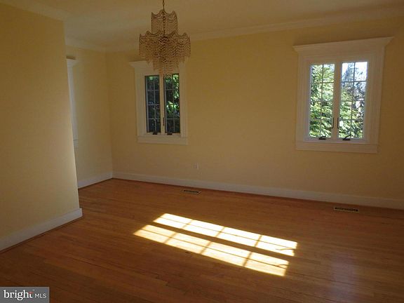 4th image of 486 Falmouth St