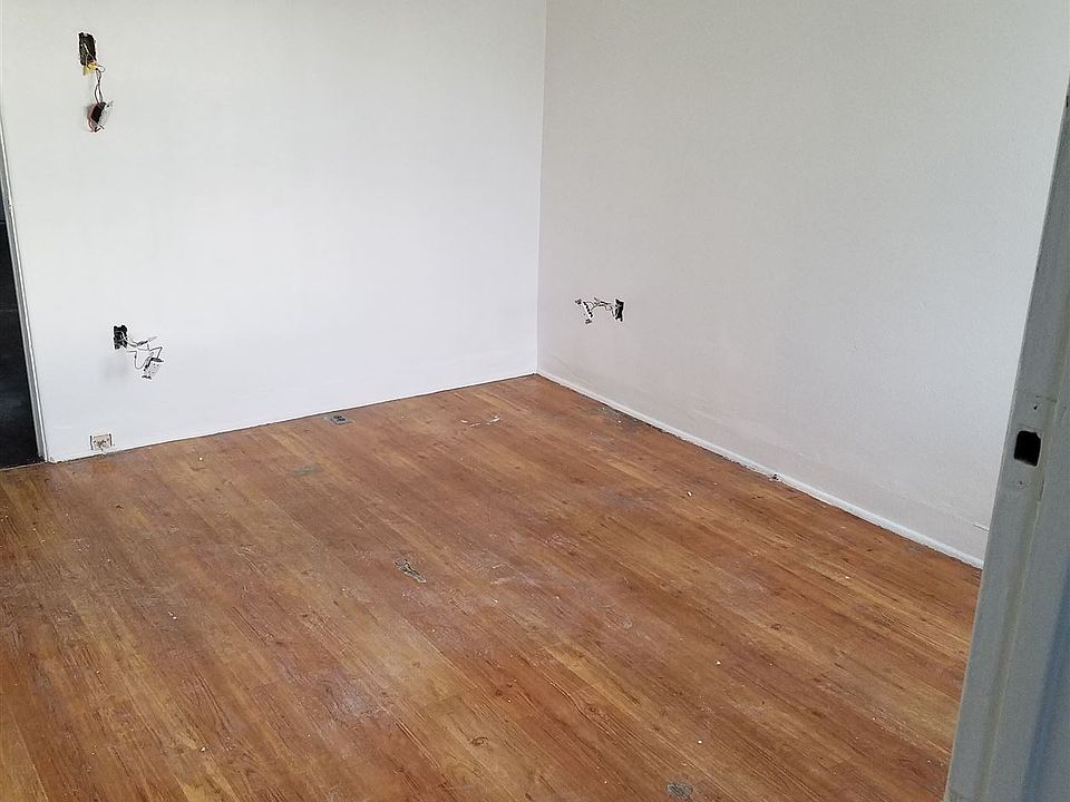2nd image of 620 E 118th St #1