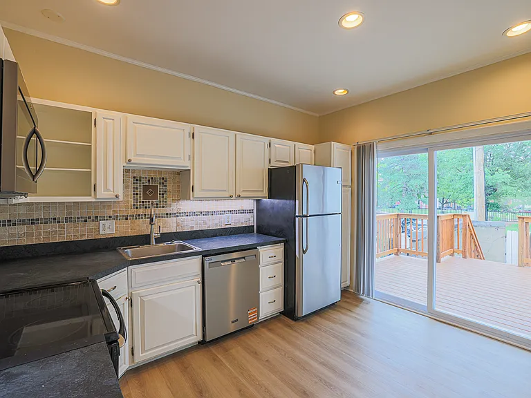 1020 W Barre St #A — Photo 8