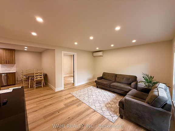 4th image of 24 Lloyd George Ave Unit 2