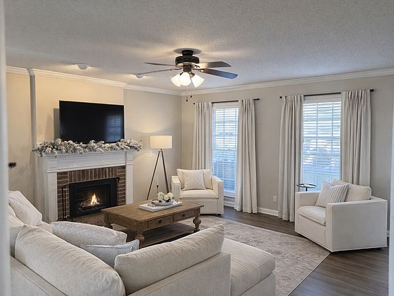 4th image of 2207 Williamsburg Dr