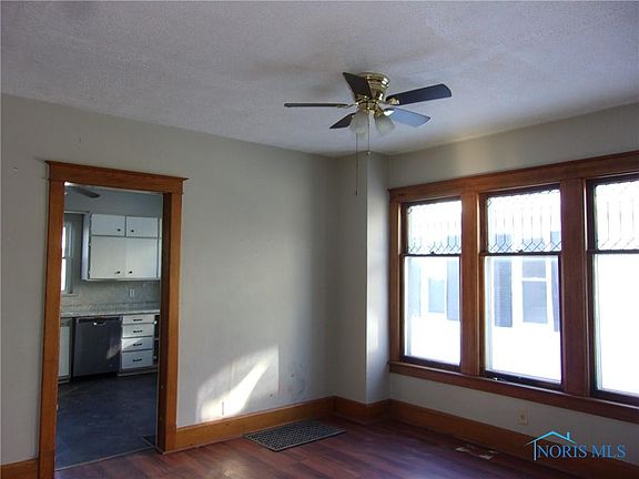 3rd image of 551 N Main St