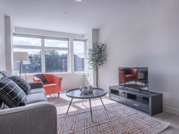 900 Beacon St #306, Boston, MA 02215