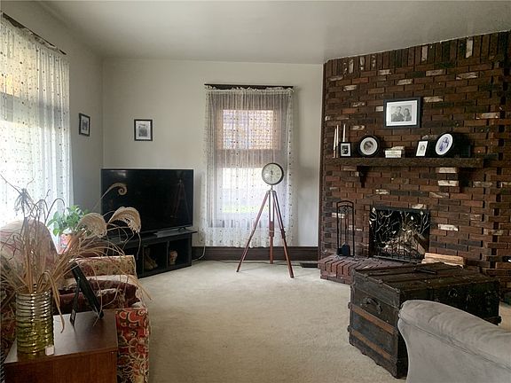 5th image of 424 Washington St