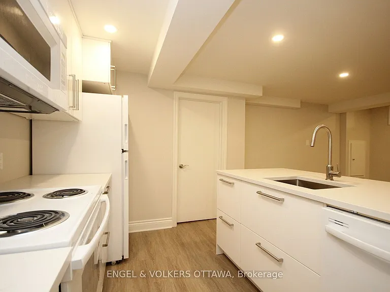 2073 Alton St #B — Photo 5