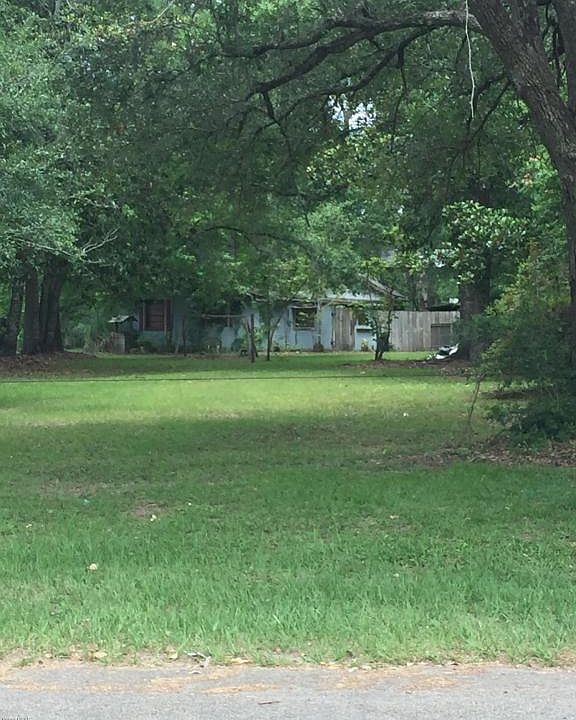2nd image of 525 Pine Ave