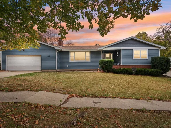 820 Oak Manor Dr, Marengo, IL 60152