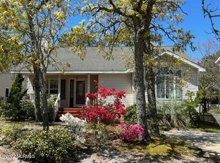 137 NE 22nd St, Oak Island, NC 28465