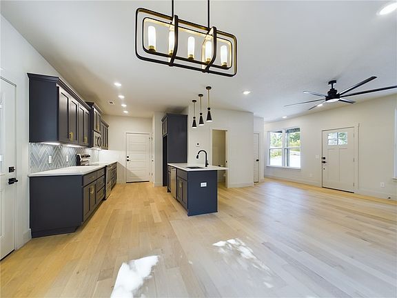 3rd image of 4 Selkirk Ln