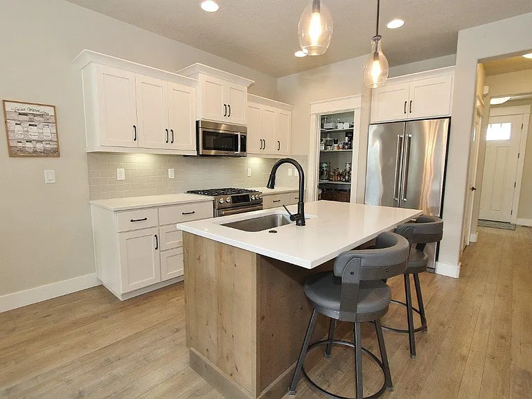 3316 E Girdner Dr — Photo 9