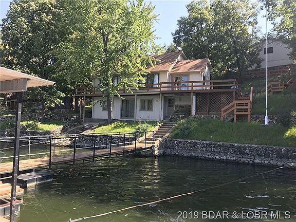 3rd image of 805 Robin Hood Ln