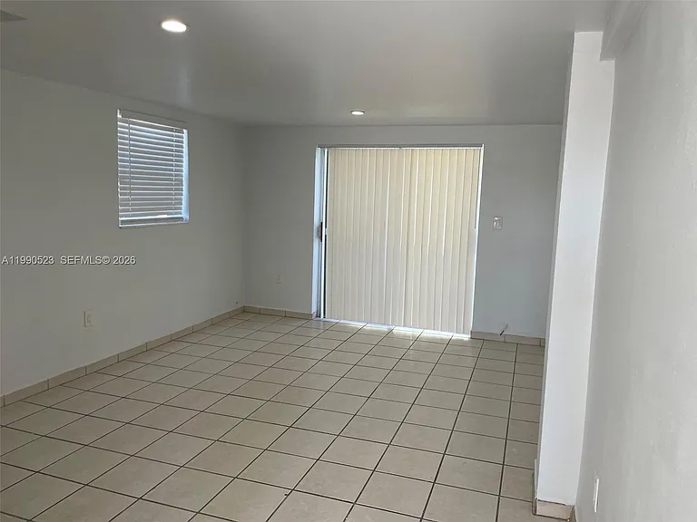 1787 SW 7th St #7 — Photo 3