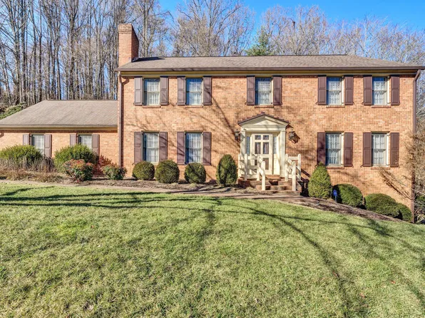 5423 Cavalier Dr, Roanoke, VA 24018
