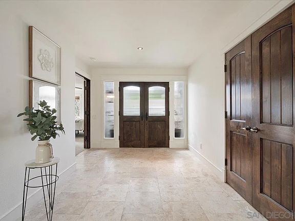 3rd image of 1760 Woodbine Pl