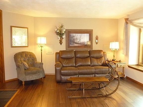 w/ample space for lg furniture