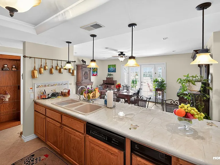 10317 Oak Ranch Ln — Photo 11