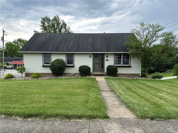 1110 Cherry Ridge Dr SW, Sugarcreek, OH 44681