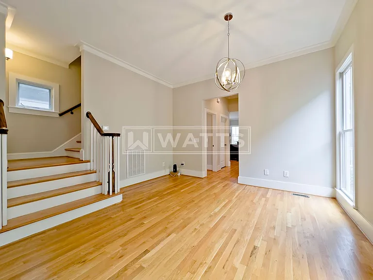 216 Hawthorn St — Photo 6