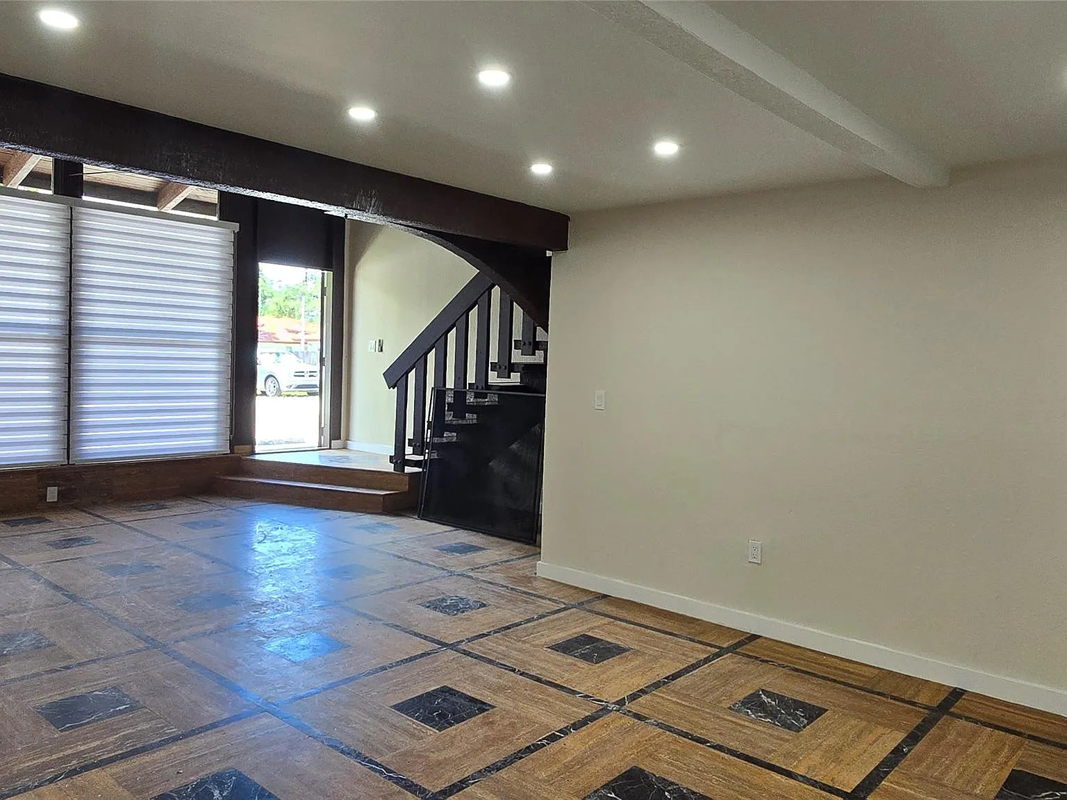 3 bed, 3.0 bath, 1634 sqft, $2,700 — Photo 3