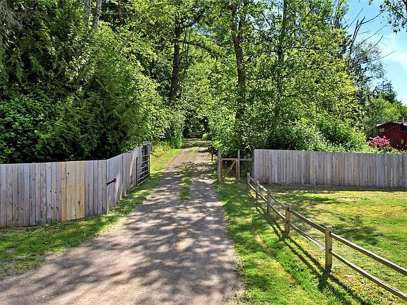 4th image of 12742 Banner Road SE