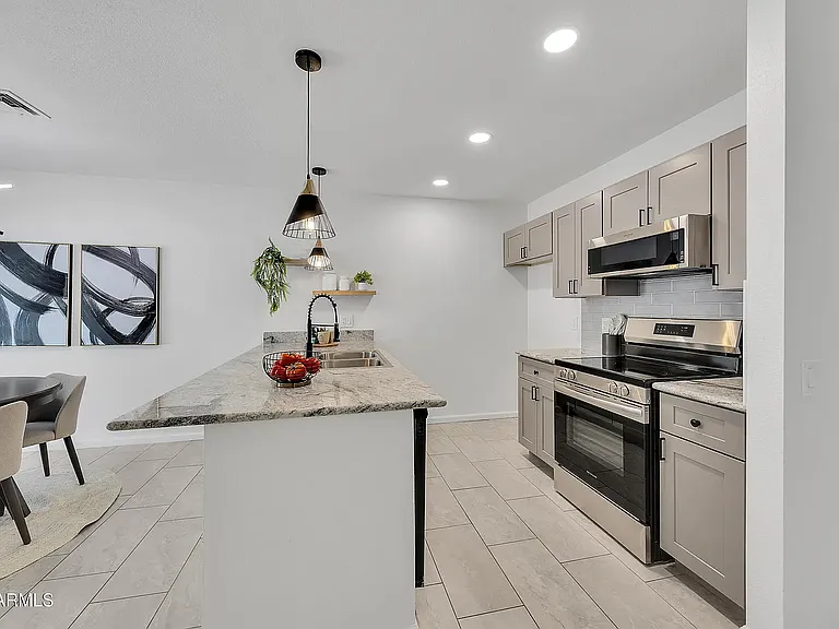 1950 E Paradise Ln — Photo 5