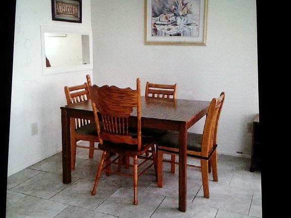 Living room/dining area