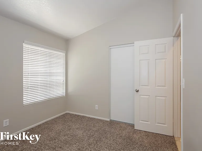 4912 Breezy Day Dr — Photo 11