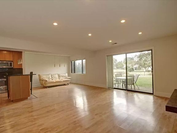 5th image of 4000 Bayside Dr Unit 101