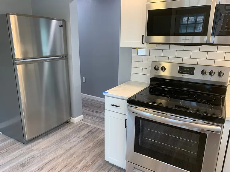 122 W 3rd St — Photo 3