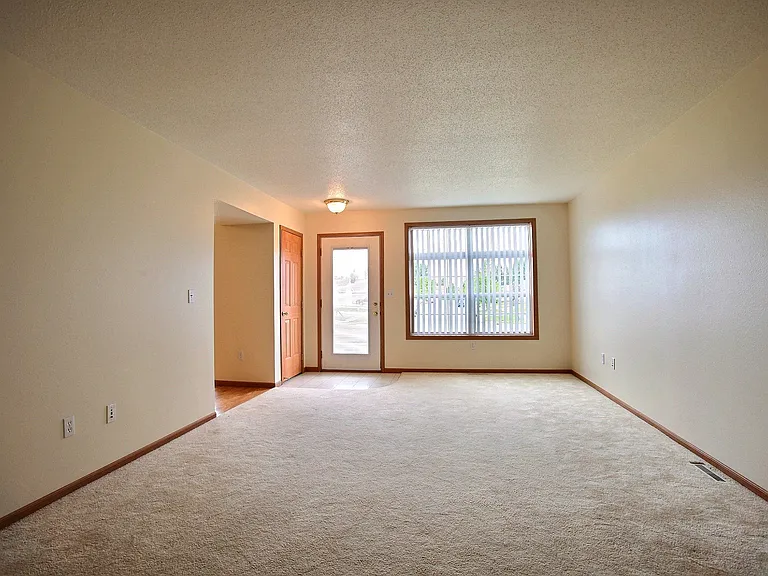 Fargo, ND Charleswood Townhomes | Living